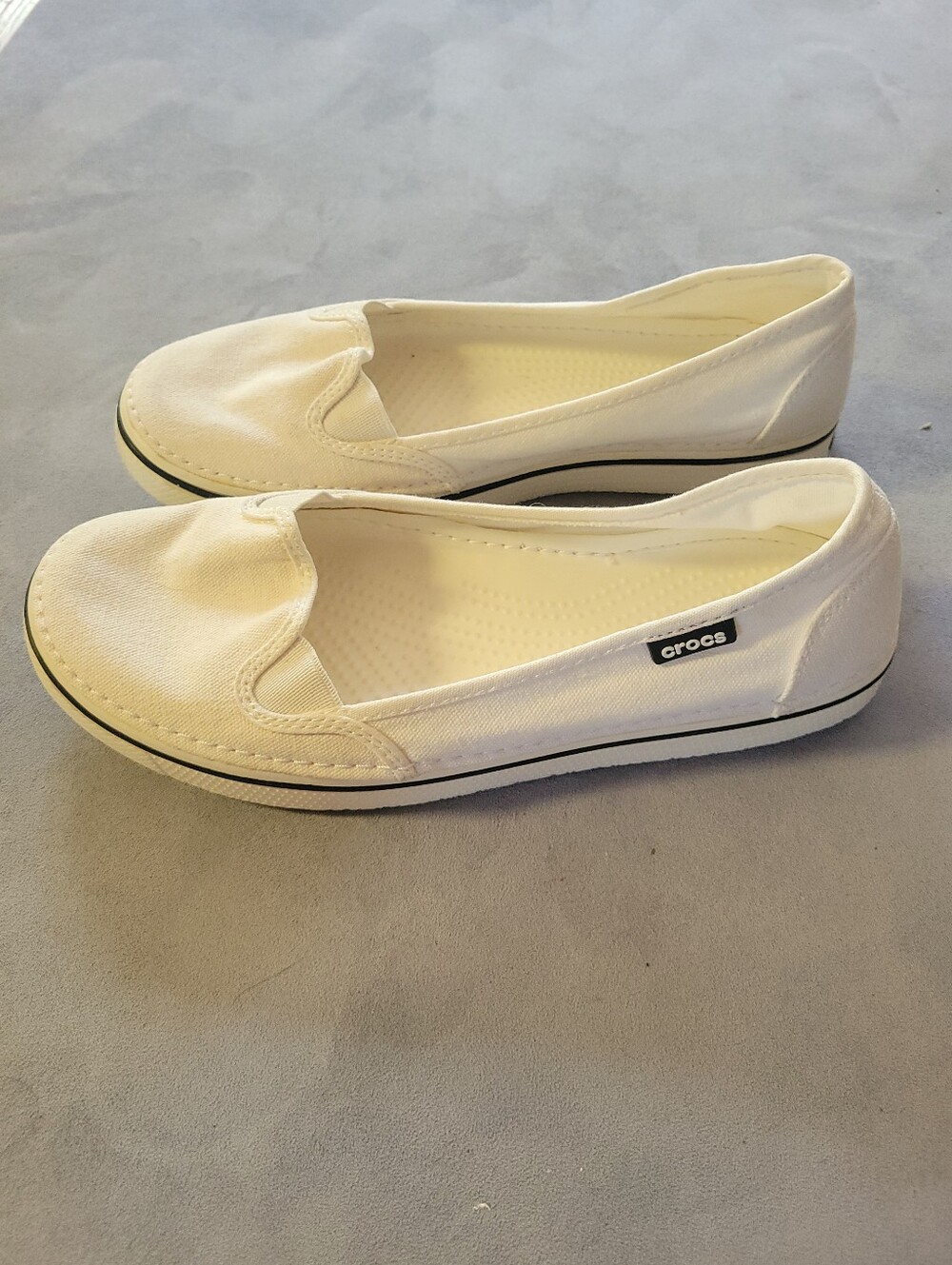 9-10 Crocs White Canvas Slip-On Flats